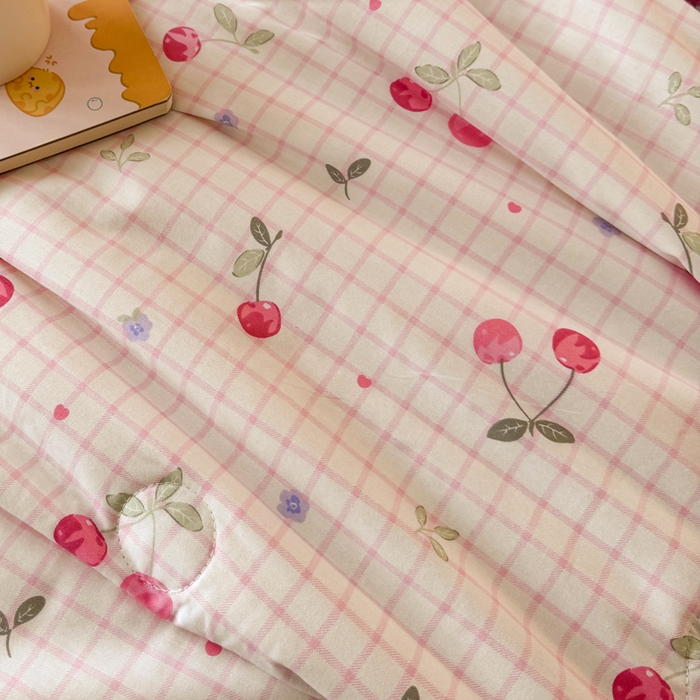 91家纺网 家纺一手货源 找家纺 宜梦家居【需要买家秀请联系老板】 2025新款双面纯棉夏被夏凉被系列 樱桃果果