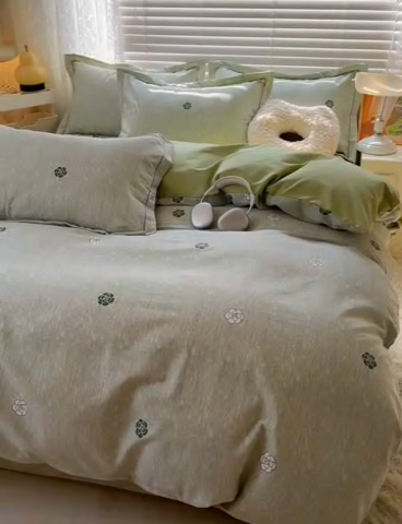 91家纺网 家纺一手货源 找家纺 简约 2025新款全棉四件套活性生态磨毛四件套 山茶诗篇-绿