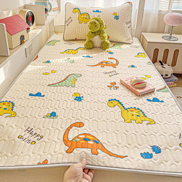 91家纺网 家纺一手货源 找家纺 富馨莱 2025新款A类凉感丝空气纤维凉席学生款 小恐龙