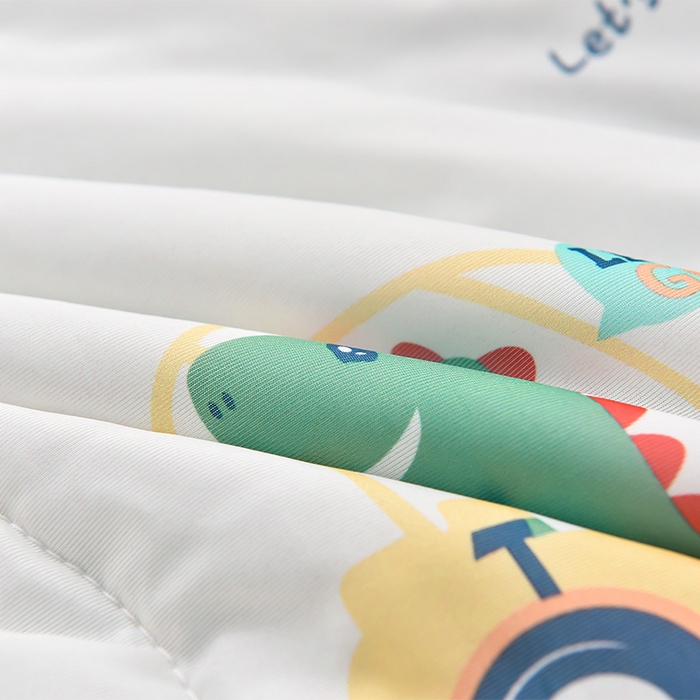 91家纺网 家纺一手货源 找家纺 嗨生活_2025年爆款 A类冰豆豆凉感丝被 儿童夏被 幼儿园被 直播 团购首选_1477 恐龙派对