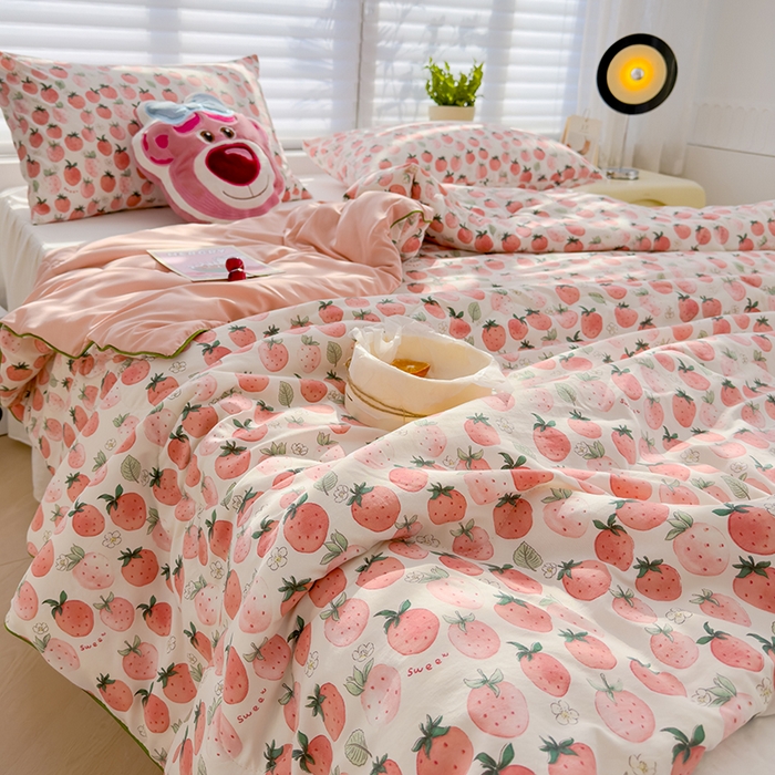 91家纺网 家纺一手货源 找家纺 太阳树家纺 2025新款A类母婴级双层纱大豆被大豆纤维夏被 草莓酪