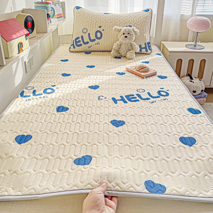 91家纺网 家纺一手货源 找家纺 富馨莱 2025新款A类凉感丝空气纤维凉席学生款 蓝色梦幻