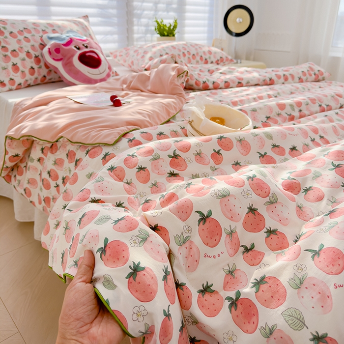 91家纺网 家纺一手货源 找家纺 太阳树家纺 2025新款A类母婴级双层纱大豆被大豆纤维夏被 草莓酪