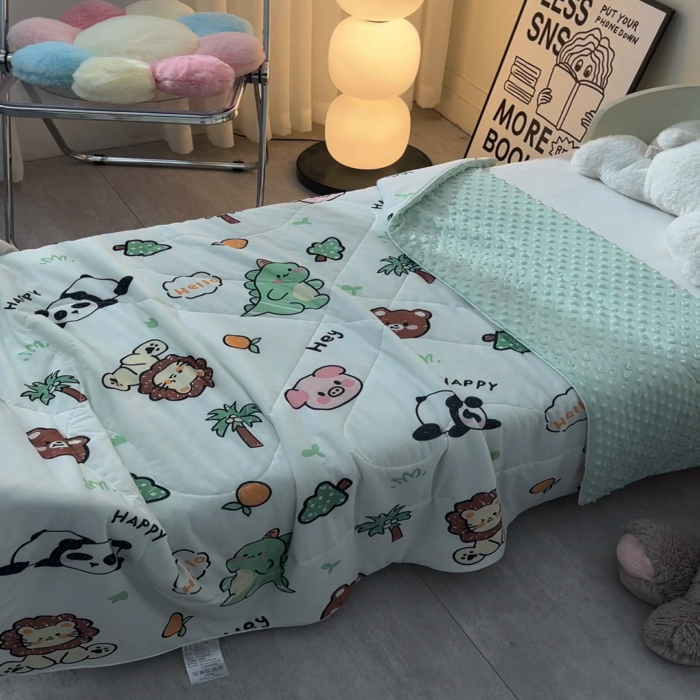 91家纺网 家纺一手货源 找家纺 嗨生活_2025年爆款 A类冰豆豆凉感丝被 儿童夏被 幼儿园被 直播 团购首选_1477 欢乐牧场