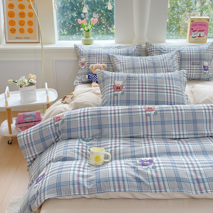 91家纺网 家纺一手货源 找家纺 铭博家纺 新款直播爆款网红全棉四件套13070印花吊边一字绣纯棉被套工艺款 学院小熊