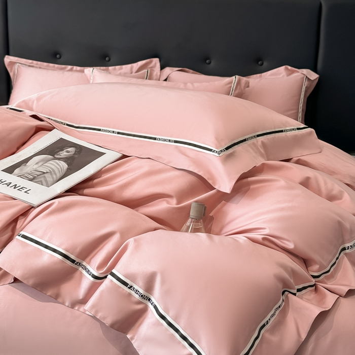 91家纺网 家纺一手货源 找家纺 魅都 2025新款100支长绒棉简约织带轻奢风四件套-罗伊 亮粉