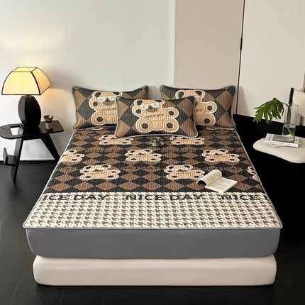 91家纺网 家纺一手货源 找家纺 圣比熊 2025新款大版印花纯色0.5乳胶凉席床笠款床裙款凉席三件套 床单款-墨镜熊