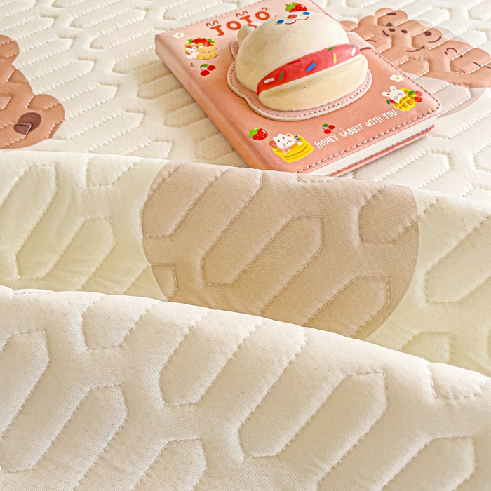 91家纺网 家纺一手货源 找家纺 富馨莱 2025新款A类凉感丝空气纤维凉席学生款 小熊仔