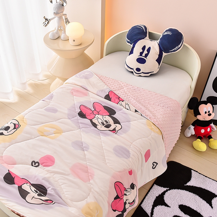 91家纺网 家纺一手货源 找家纺 嗨生活 嗨生活 2025年迪士尼凉感丝冰豆豆被 夏被 夏凉被 儿童夏被 幼儿园夏被 直播首选 元气米妮