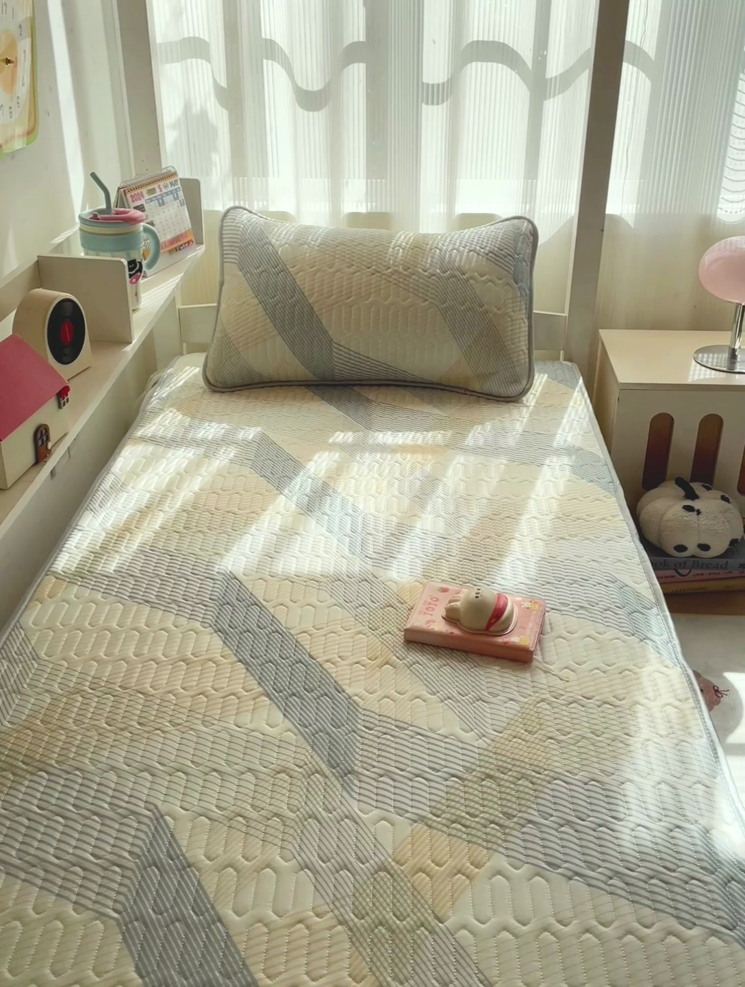 91家纺网 家纺一手货源 找家纺 富馨莱 2025新款A类凉感丝空气纤维凉席学生款 简约