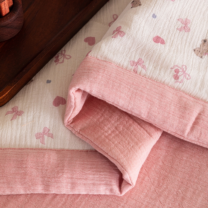 91家纺网 家纺一手货源 找家纺 吾诺 2025新建全棉印花泡泡双层纱大豆夏被子被芯全棉夏被四件套夏凉被空调被 粉小熊