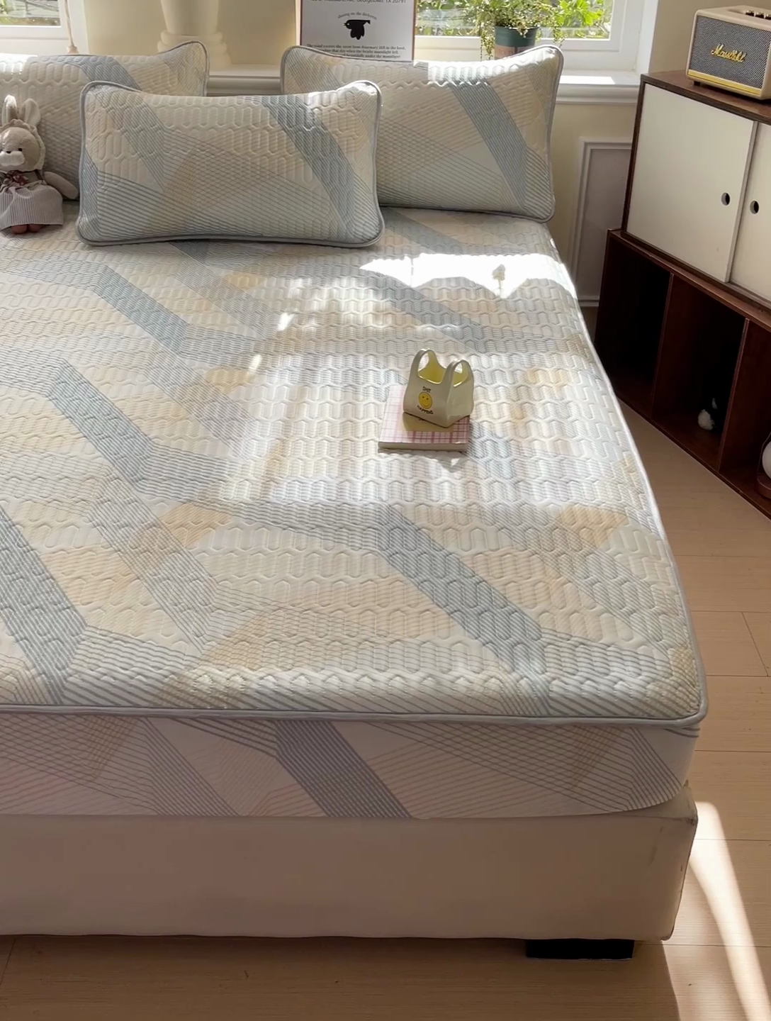 91家纺网 家纺一手货源 找家纺 富馨莱 2025新款A类凉感丝空气纤维凉席床笠款 简约