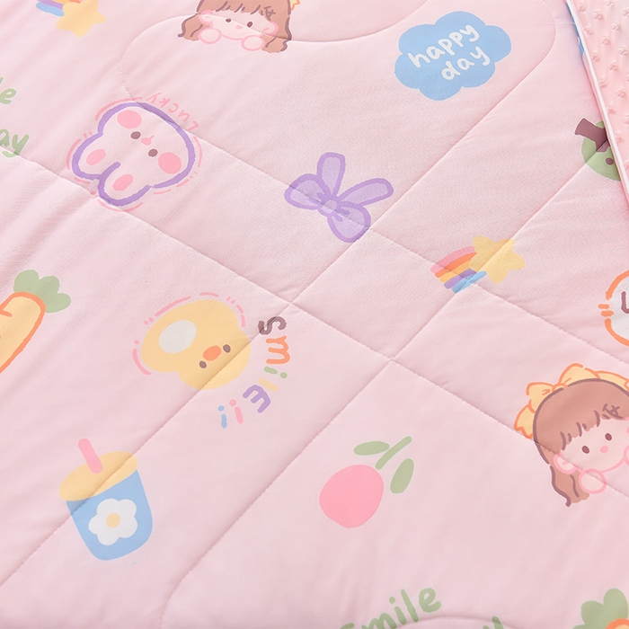 91家纺网 家纺一手货源 找家纺 嗨生活_2025年爆款 A类冰豆豆凉感丝被 儿童夏被 幼儿园被 直播 团购首选_1477 萝卜女孩