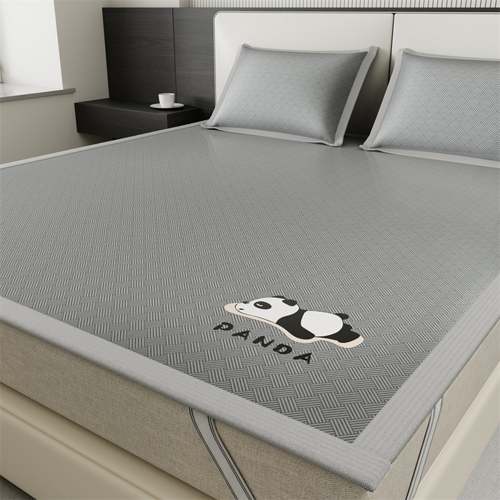 91家纺网 家纺一手货源 找家纺 叠派家纺  2025新款5A抗菌A类冰丝凉席-饼干花熊猫款 熊猫-灰色