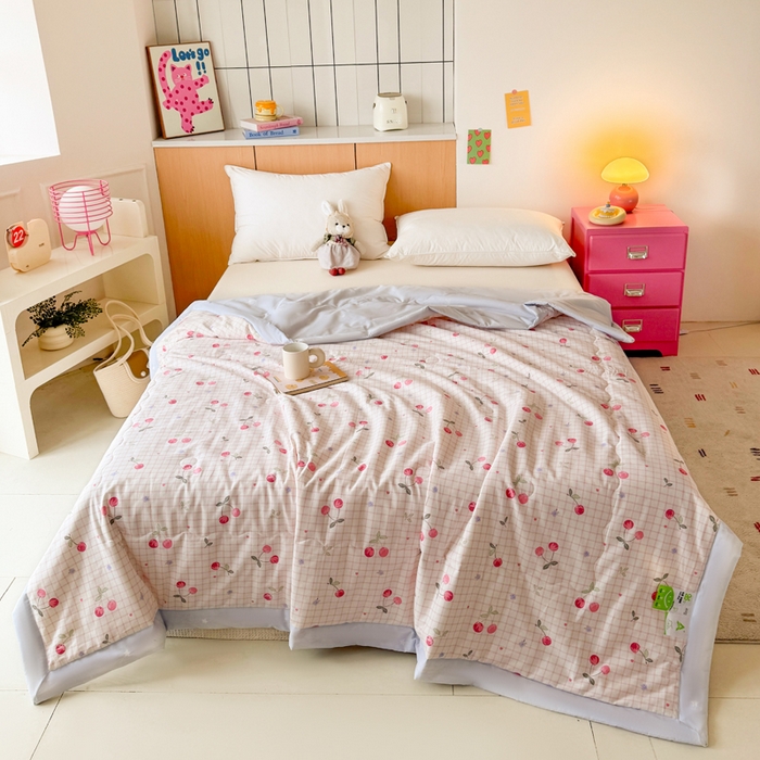 91家纺网 家纺一手货源 找家纺 宜梦家居【需要买家秀请联系老板】 2025新款双面纯棉夏被夏凉被系列 樱桃果果