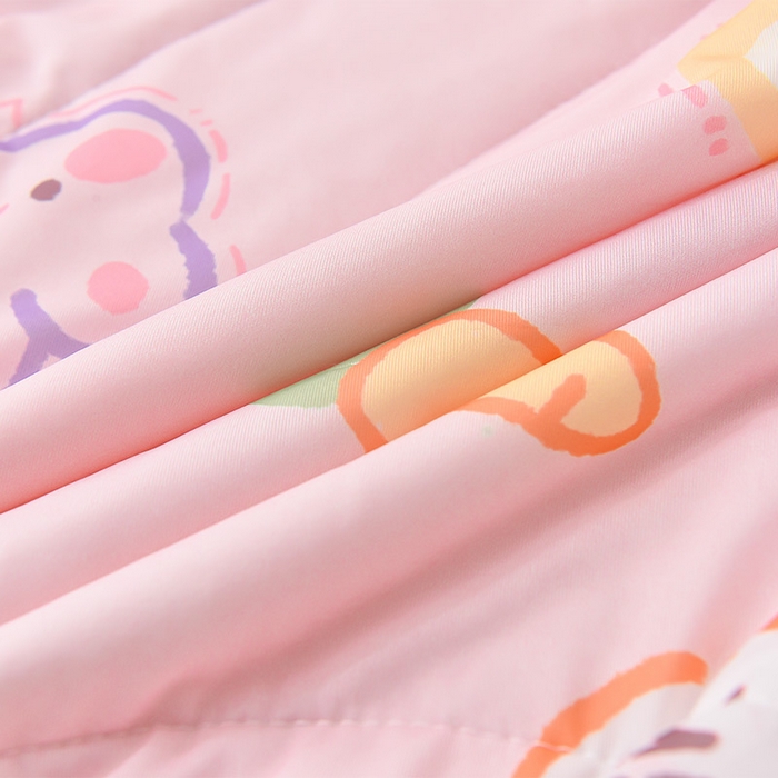 91家纺网 家纺一手货源 找家纺 嗨生活_2025年爆款 A类冰豆豆凉感丝被 儿童夏被 幼儿园被 直播 团购首选_1477 萝卜女孩