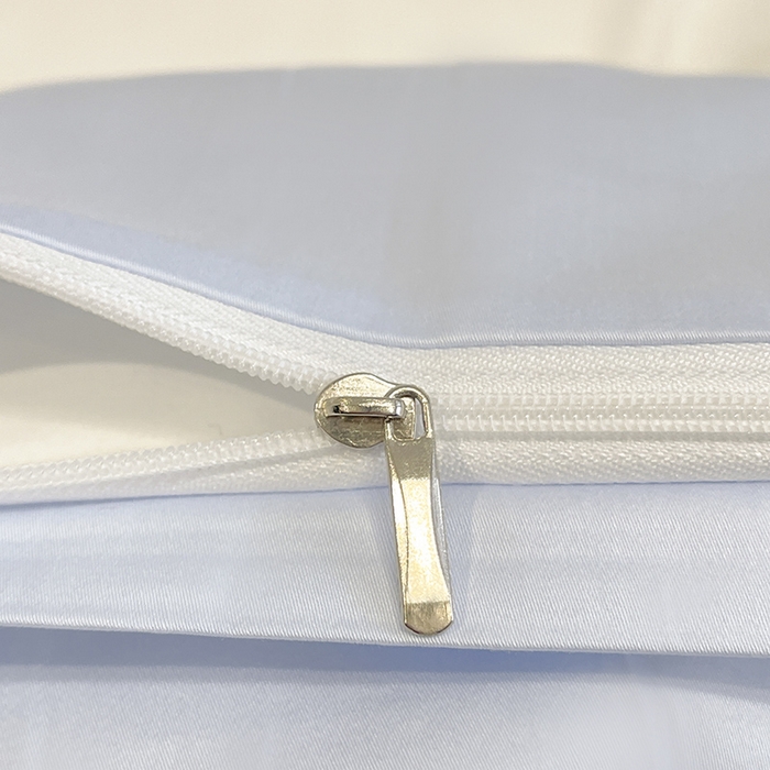 91家纺网 家纺一手货源 找家纺 2025新款A类长绒棉夹棉床盖床笠四件套全棉纯棉纯色绗绣四季款保护罩高级感纯色床上用品 诺兰-白蓝