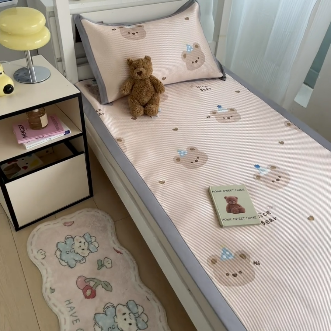 91家纺网 家纺一手货源 找家纺 川悦生活2025新款小清新冰藤席学生款 快乐熊派