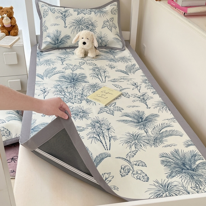 91家纺网 家纺一手货源 找家纺 川悦生活2025新款600D立体宽边印花冰丝席学生床 森林丛野-蓝