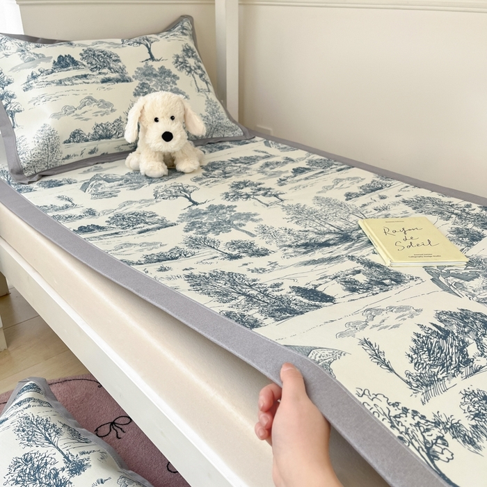 91家纺网 家纺一手货源 找家纺 川悦生活2025新款600D立体宽边印花冰丝席学生床 复古欧庭-蓝