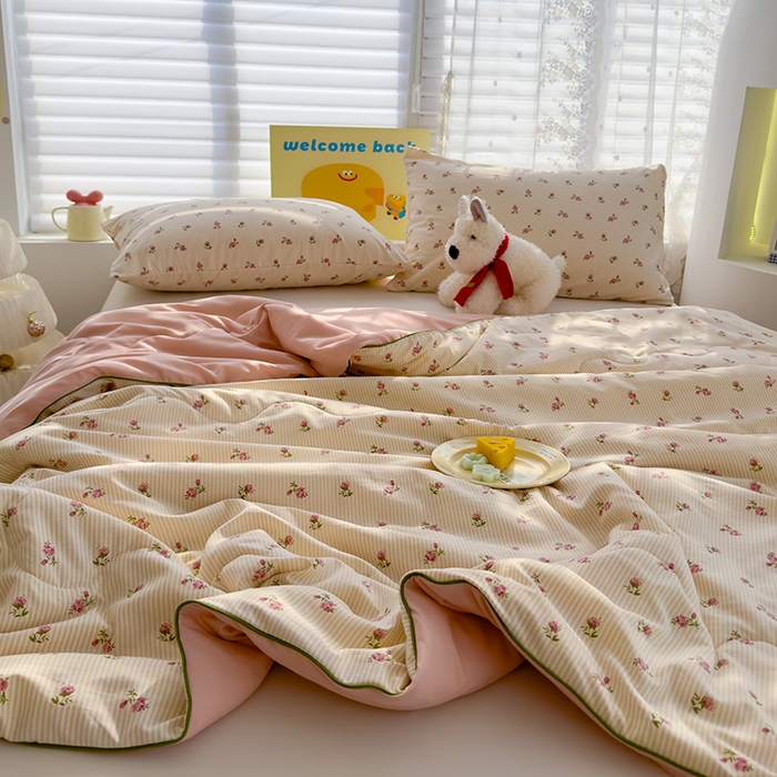 91家纺网 家纺一手货源 找家纺 弗苓家纺 2025新款A类皱皱纱印花夏被 花开宿语