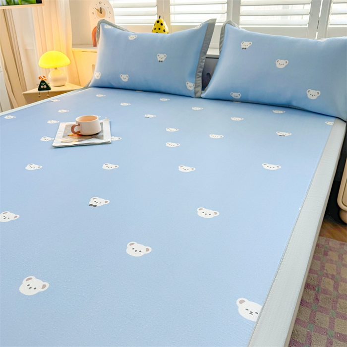 91家纺网 家纺一手货源 找家纺 雯豆2025春夏新款碳光冰丝席三件套A类凉感印花三明治凉席 碳光冰丝席-绑带款-可爱点点