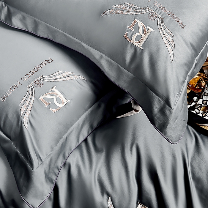 91家纺网 家纺一手货源 找家纺 2025新款120S60支双股贡缎长绒棉刺绣花四件套纯棉全棉100%棉轻奢时尚 圣玛丽亚-时尚灰