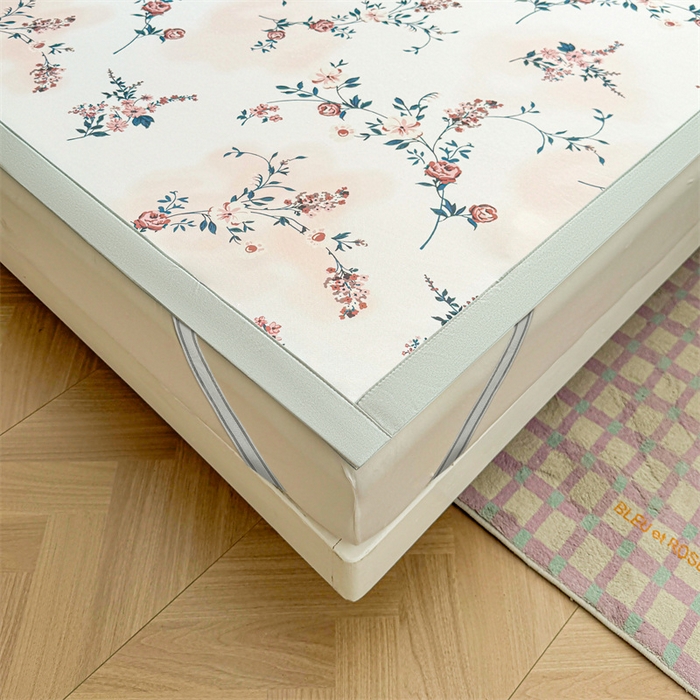 91家纺网 家纺一手货源 找家纺 雯豆2025春夏新款碳光冰丝席三件套A类凉感印花三明治凉席 碳光冰丝席-绑带款-闻香玫瑰