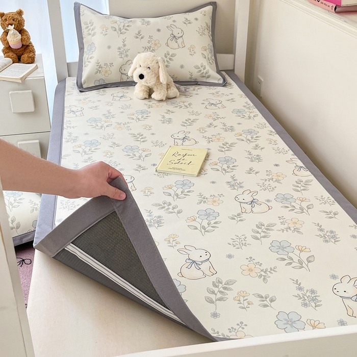 91家纺网 家纺一手货源 找家纺 川悦生活2025新款600D立体宽边印花冰丝席学生床 兰花小园