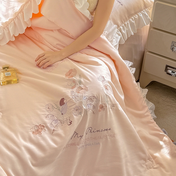 91家纺网 家纺一手货源 找家纺 绒世界 绒世界 2025针织提花绣花小清新夏被四件套 童话-水蜜粉