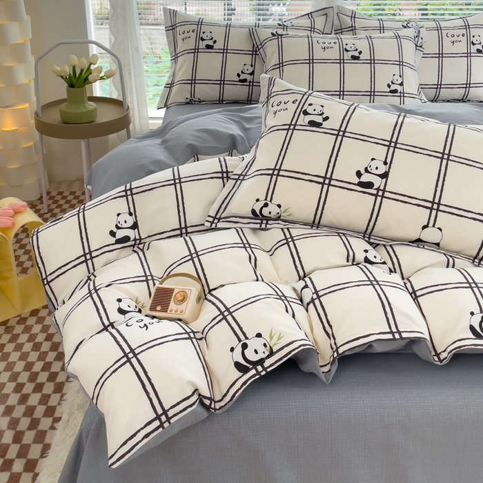 91家纺网 家纺一手货源 找家纺 铭博家纺 2025新款直播热款全棉吊边一字绣工艺款13070印花全棉单床单 趣味熊猫