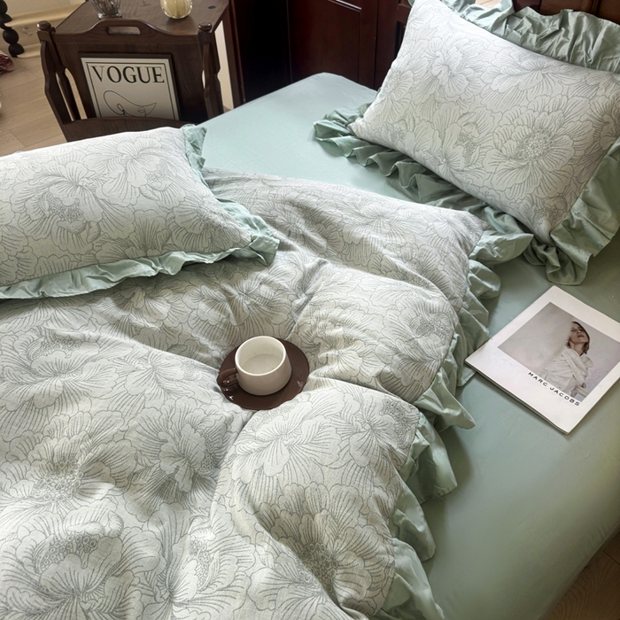 91家纺网 家纺一手货源 找家纺 锦格家纺 2025年春夏新款A类全棉纯棉色织三层纱提花四件套 漫香花羽-绿