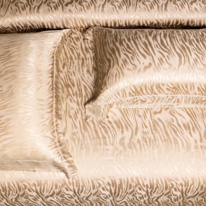 91家纺网 家纺一手货源 找家纺 晋瑞 红顶鹅绒馆 2025真丝天丝大提花四件套 亨利