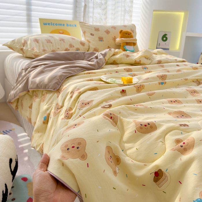 91家纺网 家纺一手货源 找家纺 弗苓家纺 2025新款A类皱皱纱印花夏被 小熊卷卷