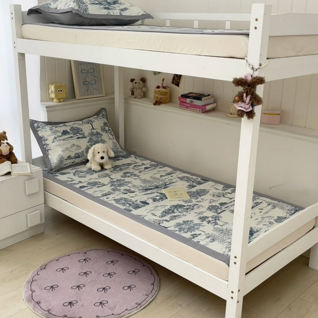 91家纺网 家纺一手货源 找家纺 川悦生活2025新款600D立体宽边印花冰丝席学生床 复古欧庭-蓝