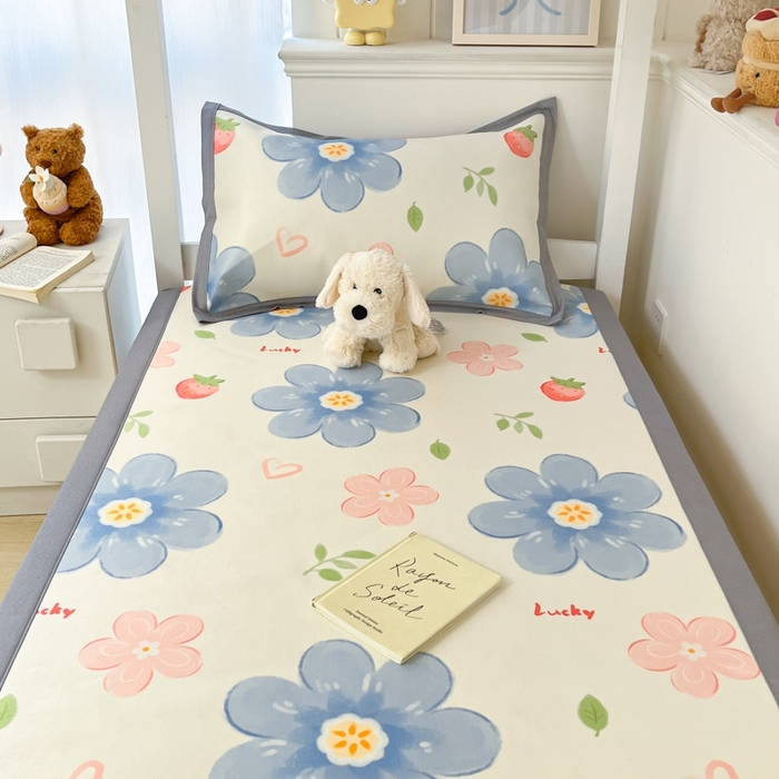 91家纺网 家纺一手货源 找家纺 川悦生活2025新款600D立体宽边印花冰丝席学生床 blue奶花-米白