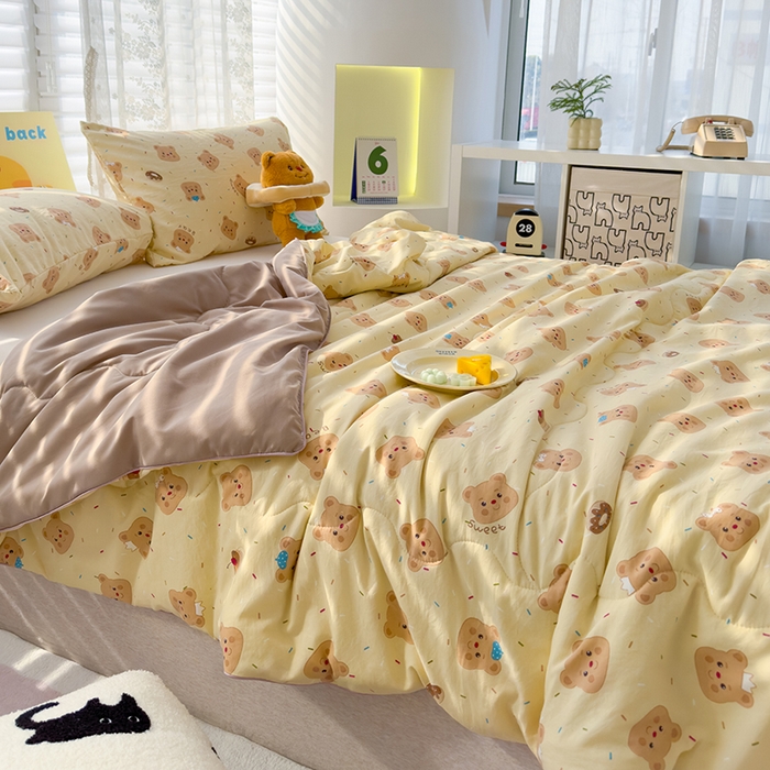 91家纺网 家纺一手货源 找家纺 弗苓家纺 2025新款A类皱皱纱印花夏被 小熊卷卷