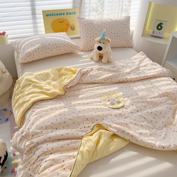 91家纺网 家纺一手货源 找家纺 弗苓家纺 2025新款A类皱皱纱印花夏被 奶油波点