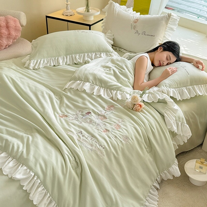 91家纺网 家纺一手货源 找家纺 绒世界 绒世界 2025针织提花绣花小清新夏被四件套 童话-薄荷绿