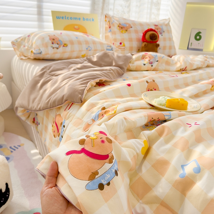 91家纺网 家纺一手货源 找家纺 弗苓家纺 2025新款A类皱皱纱印花夏被 卡皮巴拉