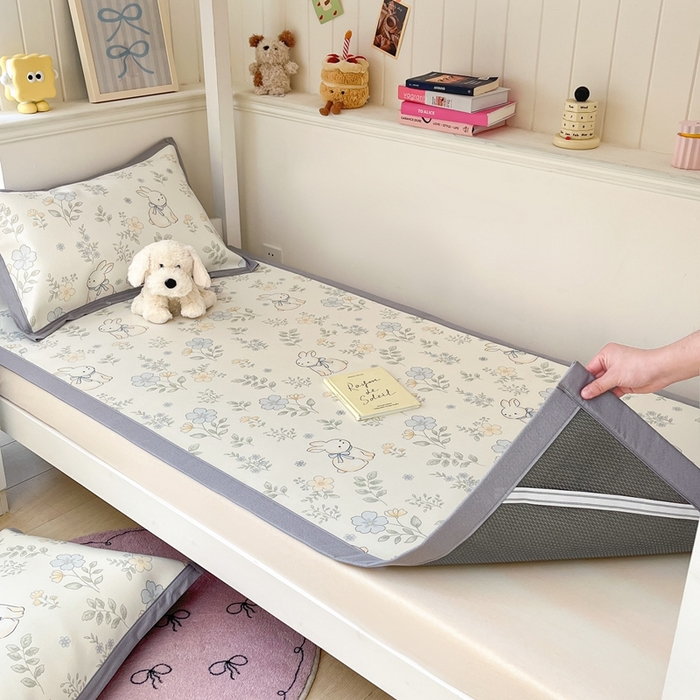 91家纺网 家纺一手货源 找家纺 川悦生活2025新款600D立体宽边印花冰丝席学生床 兰花小园