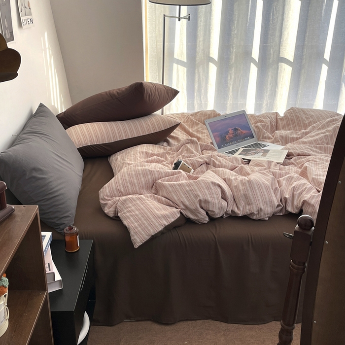 91家纺网 家纺一手货源 找家纺 羋多（原穆琪） 2025新款全棉色织提花人字斜四件套-美拉德系列 美拉德-墨染黛