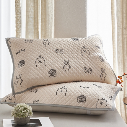 91家纺网 家纺一手货源 找家纺 （总）爱港家纺 2025新款夏季凉感丝绗缝夹棉绑带款枕巾 枕头巾 隔汗 隔脏