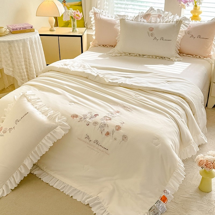 91家纺网 家纺一手货源 找家纺 绒世界 绒世界 2025针织提花绣花小清新夏被四件套 童话-奶白