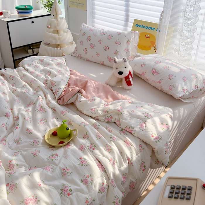 91家纺网 家纺一手货源 找家纺 弗苓家纺 2025新款A类皱皱纱印花夏被 粉茸花