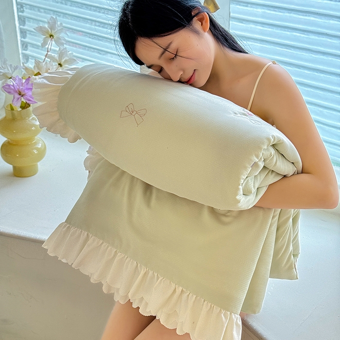 91家纺网 家纺一手货源 找家纺 绒世界 绒世界 2025针织提花绣花小清新夏被四件套 草莓-薄荷绿