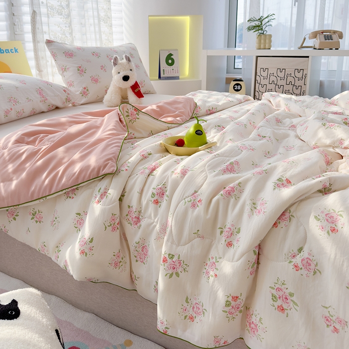 91家纺网 家纺一手货源 找家纺 弗苓家纺 2025新款A类皱皱纱印花夏被 粉茸花