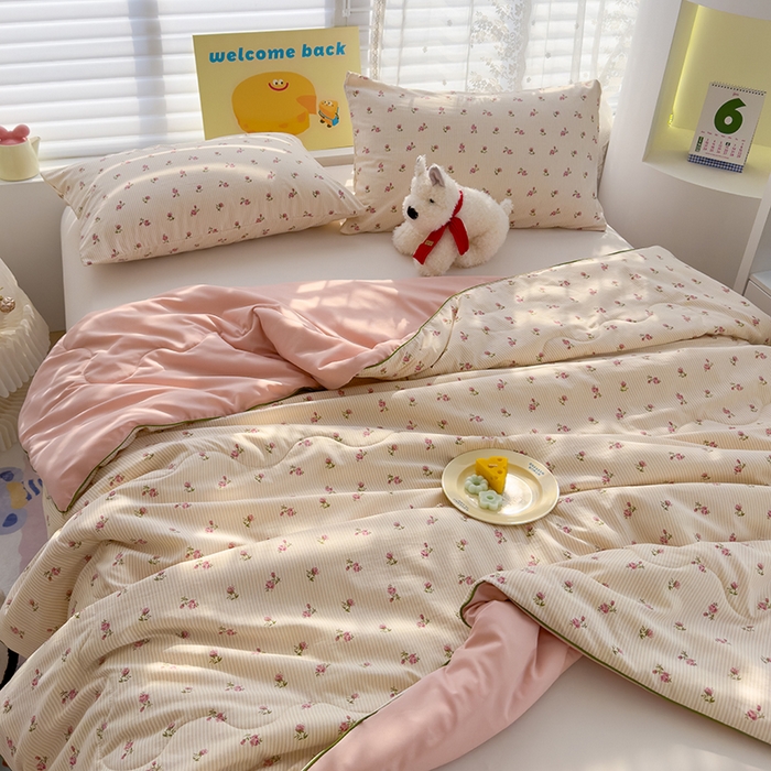 91家纺网 家纺一手货源 找家纺 弗苓家纺 2025新款A类皱皱纱印花夏被 花开宿语