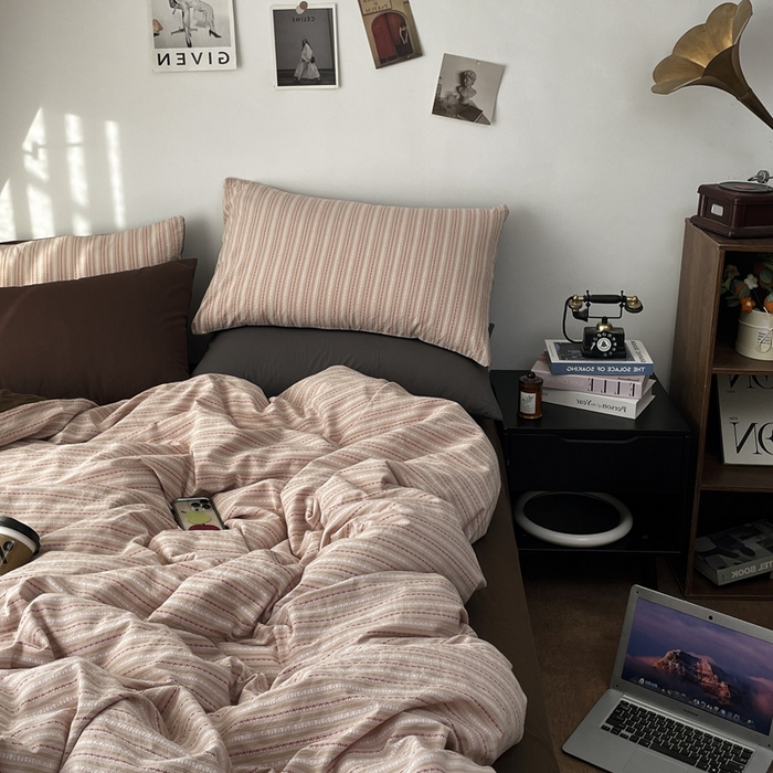 91家纺网 家纺一手货源 找家纺 羋多（原穆琪） 2025新款全棉色织提花人字斜四件套-美拉德系列 美拉德-墨染黛