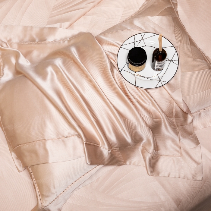 91家纺网 家纺一手货源 找家纺 晋瑞 红顶鹅绒馆 2025真丝天丝大提花四件套 陌上诗粉色